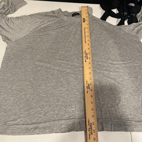 Open arm Bow tie sleeve shirt. Xl - Picture 3 of 8